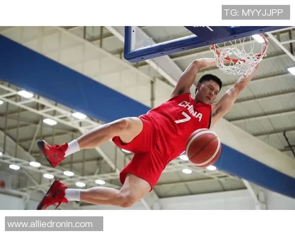 上海篮球队在杯赛积分榜上以50分稳居第一名展现强劲实力 上海篮球队在杯赛积分榜上以50分稳居第一名展现强劲实力