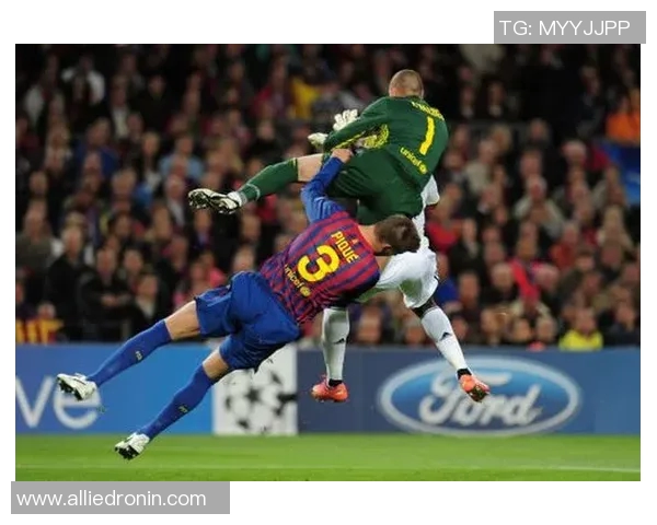 国外足球明星受伤瞬间曝光他们的坚韧与痛苦让人心疼