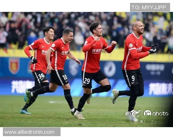 赛后分析:成都足球队与武汉足球队的团队协作表现及其影响因素探讨 赛后分析:成都足球队与武汉足球队的团队协作表现及其影响因素探讨