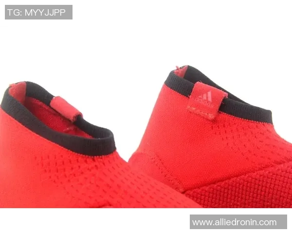 足球明星为何偏爱带鞋带的球鞋设计与性能分析