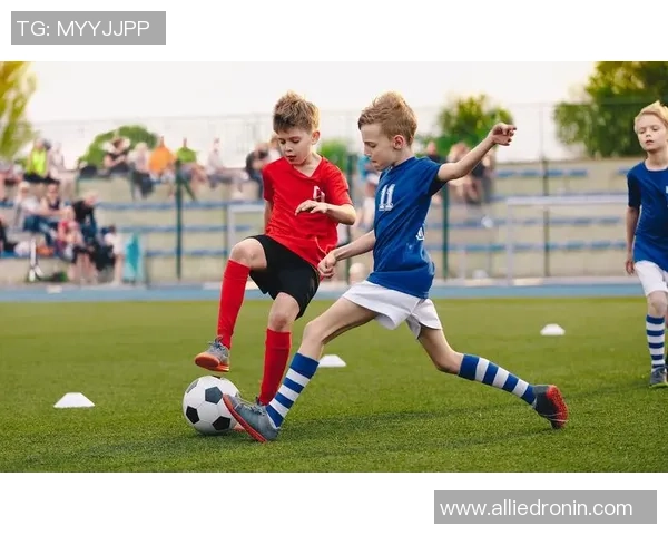 足球明星日常训练场地揭秘他们在何处踢球锻炼提升技艺 足球明星日常训练场地揭秘他们在何处踢球锻炼提升技艺